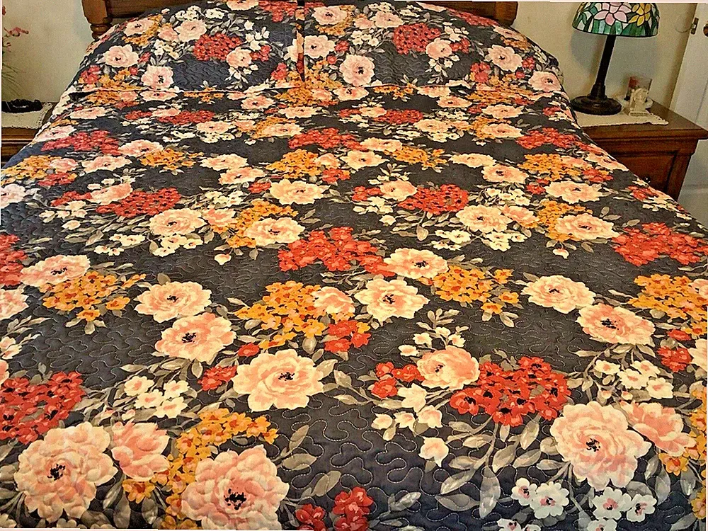 Vintage Gray floral Bed Cover w/Pillow-Shams Machine Quilted 88"x84" Queen/King